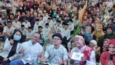 Lama Tak Jumpa, Ustad Evie Effendi Diserbu Ibu-ibu di Mal Jatos Sumedang