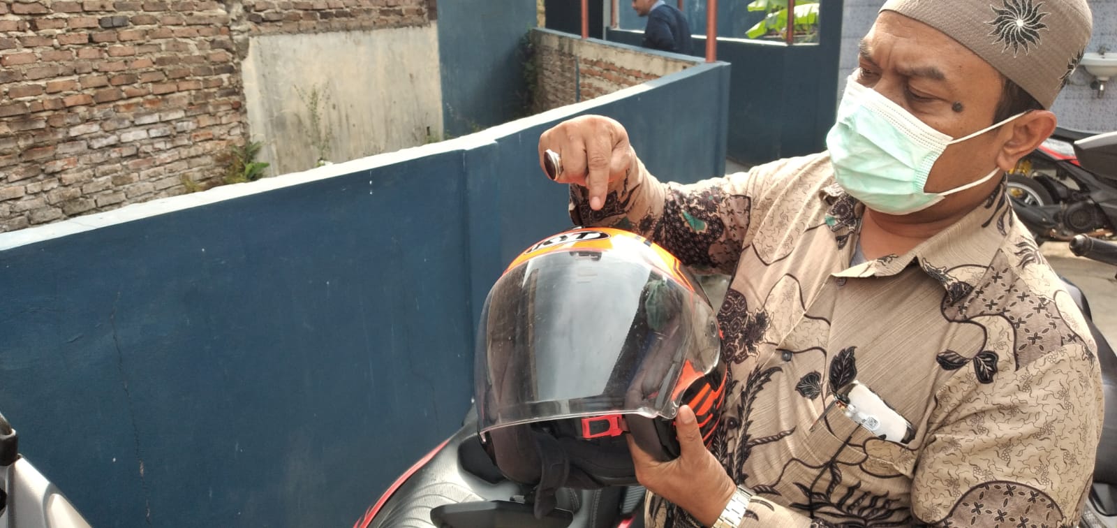 ODGJ Lempar Pemotor