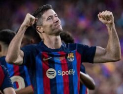 Tekuk Elche 3-0, Barcelona Geser Real Madrid di Puncak Klasemen, Lewandowski Cetak dua Gol