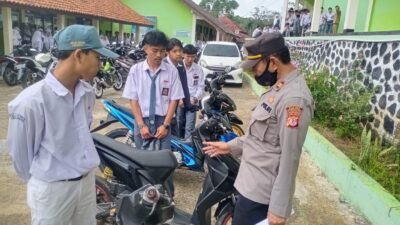 Perkuat Wawasan Kebangsaan, Kapolsek Cibugel Sasar 3 Sekolah Berikan Penyuluhan