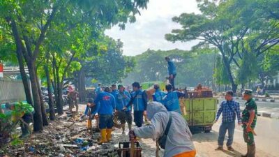 Ikut Tangani Dampak Banjir Gedebage, Satgas Citarum Harum Angkut 20 Kubik Sampah