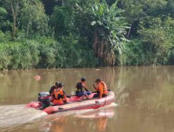 Hari Kedua Pencarian, Tim SAR Belum Temukan Driver Ojol di Sungai Citarum