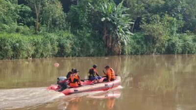 Hari Kedua Pencarian, Tim SAR Belum Temukan Driver Ojol di Sungai Citarum