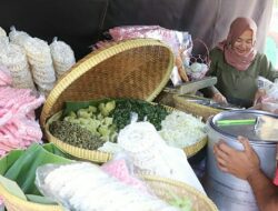 Lotek Alkateri Kuliner Terkenal yang Laris Manis di Bandung