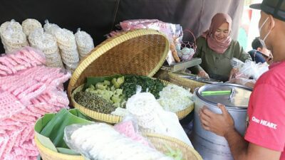Lotek Alkateri Kuliner Terkenal yang Laris Manis di Bandung