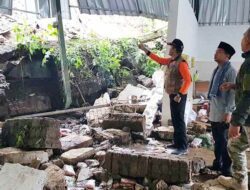Cikalongwetan Diterjang Longsor, 1 Warga Tewas dan 5 Lainnya Luka-luka