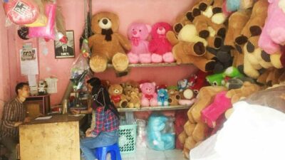 Pengrajin Boneka