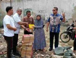 Datangi Korban Kebakaran di Kutawaringin, Dede Yusuf Salurkan Bantuan
