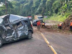 Tanah Longsor di Cadas Pangeran Sumedang, 2 Mobil Rusak Berat