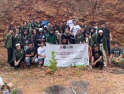 Himpunan Mahasiswa Ilmu Pemerintahan Fisip UNPAD Tanam Pohon di Lahan Kritis Gunung Geulis Sumedang