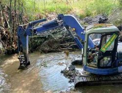 Cegah Luapan Air, Satgas Citarum Harum Sektor 4 Keruk Sungai Cisunggala