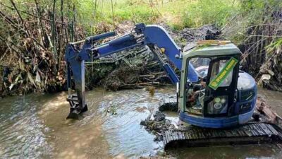 Cegah Luapan Air, Satgas Citarum Harum Sektor 4 Keruk Sungai Cisunggala