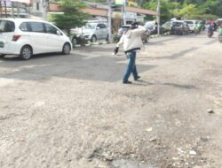Jalan Rusak di Kawasan Perkotaan Jatinangor Sumedang, Ganggu Keindahan Lingkungan