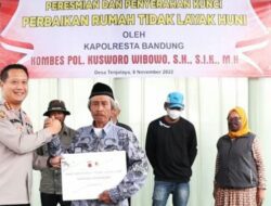 Polresta Bandung Bantu Perbaiki Rumah Warga Tak Mampu di Pasirjambu