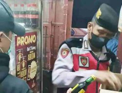Gerebek Toko di Alun-alun Banjaran, Polisi Amankan Belasan Botol Miras