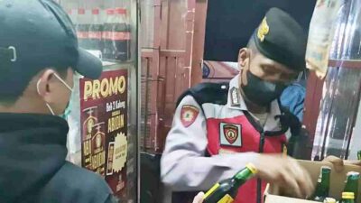 Gerebek Toko di Alun-alun Banjaran, Polisi Amankan Belasan Botol Miras