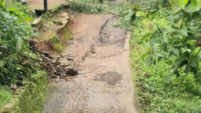 Hati-hati! Ada Pergerakan Tanah di Jalan Penghubung Kecamatan Situraja-Paseh Sumedang