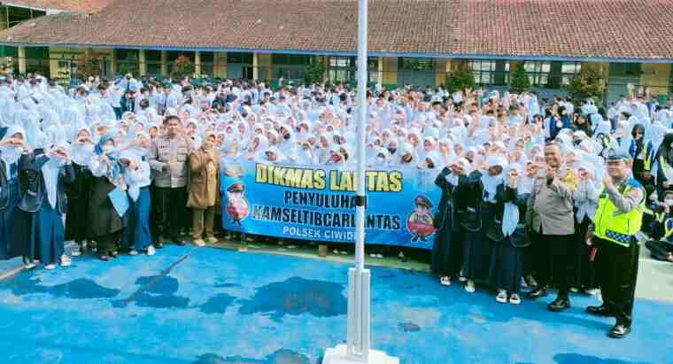 Police Goes to School