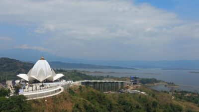 Menara Kujang Sapasang di Sumedang Diklaim Lebih Keren dari Menara Eiffel