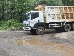 Rusak Berat, Jalan Penghubung Tiga Kecamatan di Sumedang Ini Diperbaiki Awal Tahun 2023