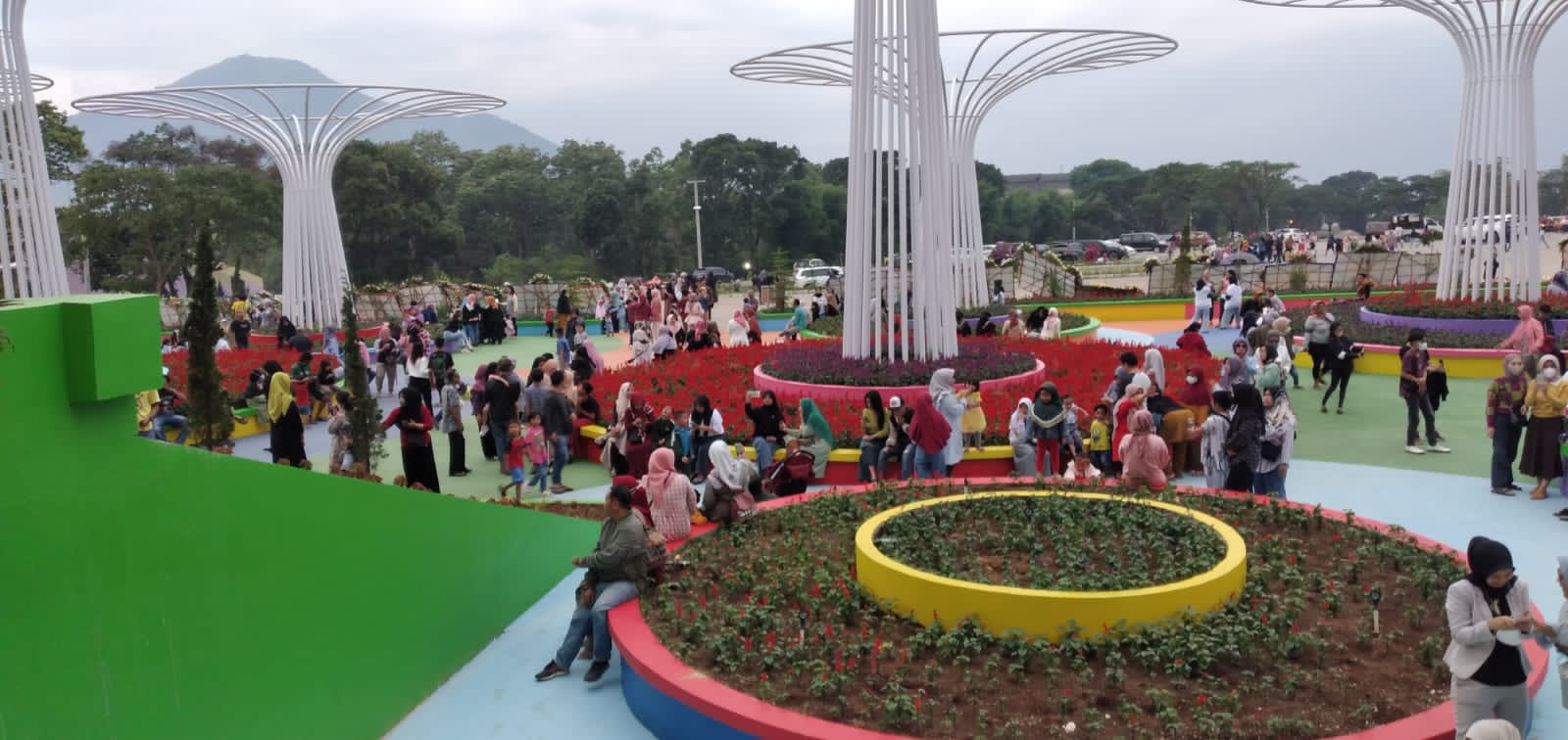 Pengunjung Memadati Jans Park