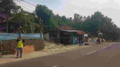 Kabel ganggu pengguna jalan