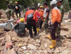 Puluhan Anggota BPBD Sumedang Turut Bantu Evakuasi Korban Gempa Cianjur