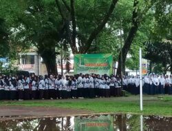 Meski Hujan Deras, Guru dan Siswa di Situraja Sumedang Khidmat Ikuti Upacara HUT PGRI