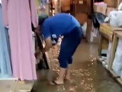 Hujan Deras di Sumedang, Sungai Cimande Meluap Hingga Pasar Tanjungsari Kebanjiran