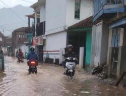 Sungai Cimande Meluap, Jalan Bunter Cihanjuang Sumedang Kebanjiran