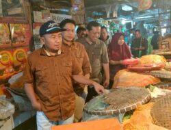 Jelang Nataru, Diskop UKMPP Cek Harga Sembako di Sejumlah Pasar di Sumedang