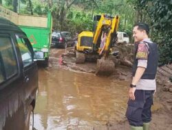 Banjir Bandang Terjang Kertasari, Jalan Penghubung Dua Kampung Tertutup Lumpur