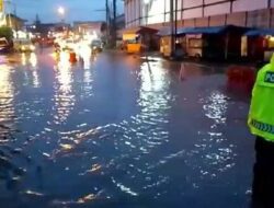 Banjir Cileuncang Kepung Ruas Jalan 2 Kecamatan di Kabupaten Bandung