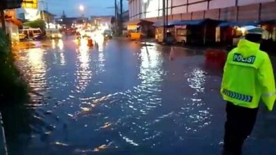 Banjir Cileuncang Kepung Ruas Jalan 2 Kecamatan di Kabupaten Bandung