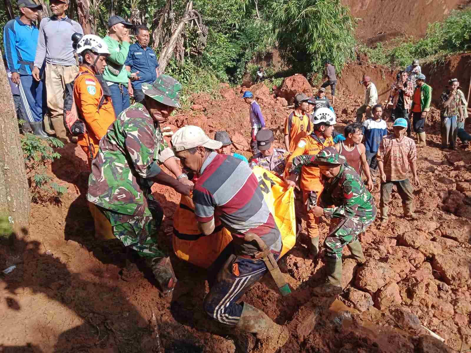 Korban Tertimbun Longsor Sindulang