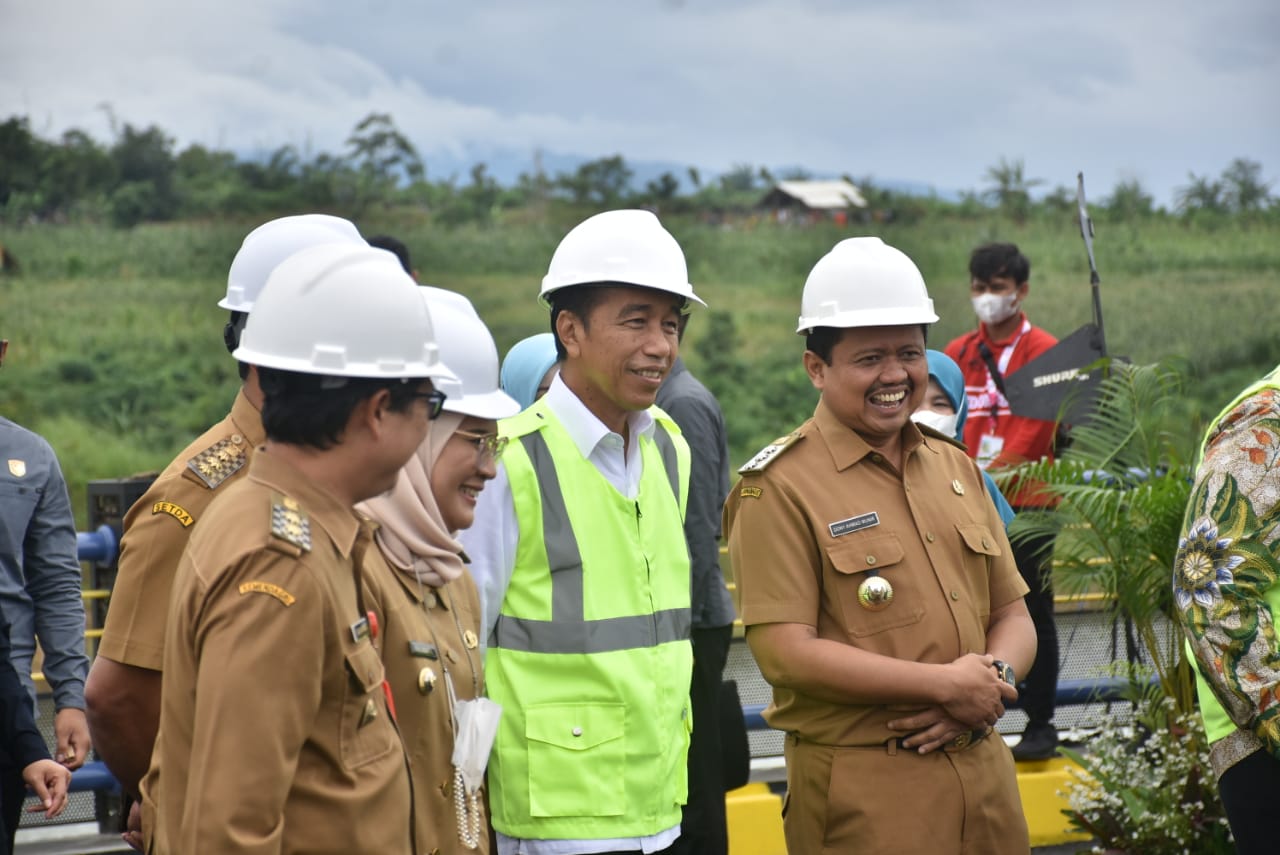Jokowi Resmikan Bendungan Sadawarna
