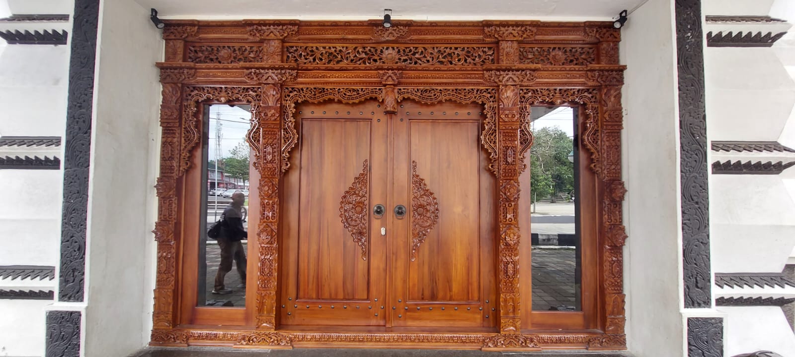 Ornamen Pintu Disparbudpora Sumedang