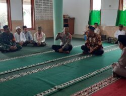 Warga Cibugel Sumedang Curhat dan Silaturahmi ke Kapolsek, Ini Pesannya