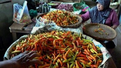 Jelang Tahun Baru, Harga Kebutuhan Pokok di Pasar Parakanmuncang Sumedang Naik