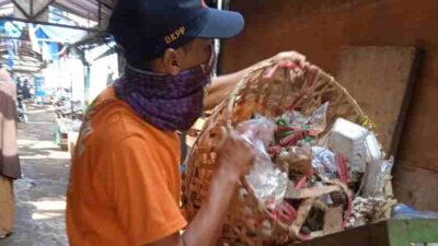 Miris! Kerja Belasan Tahun, Petugas Kebersihan di Sumedang Ini Hanya Digaji Rp 300 Ribu