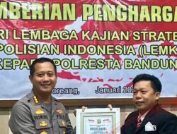 Punya Program Bedah Rumah, Polresta Bandung Raih Penghargaan dari Lemkapi