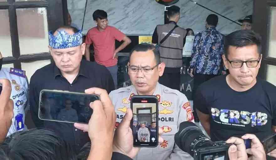 Laga Tunda Persib vs Persija