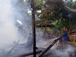 Diduga Konsleting Arus Listrik, Satu Rumah di Sumedang Hangus Terbakar