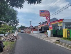 Meski Dilarang, Mini Market di Tanjungkerta Sumedang Ini Nekat Beroperasi