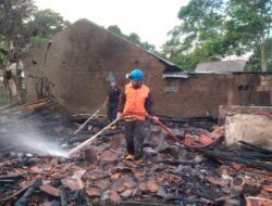 Dua Unit Motor dan 1 Rumah Milik Warga Cileutik Tanjungsari Sumedang Dilalap si Jago Merah