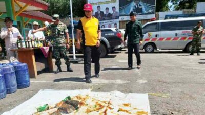 Komitmen Berantas Penyakit Masyarakat, Polsek Pacet Musnahkan Miras Hasil Operasi