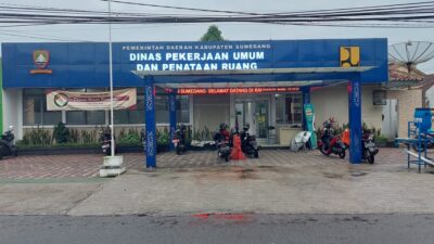 Jalan rusak berat di Sumedang