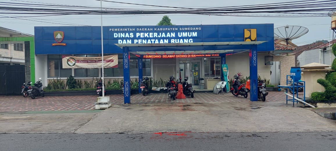 Jalan rusak berat di Sumedang
