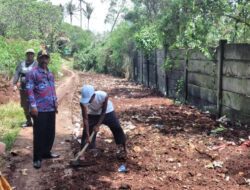 Berkat Kades, Sampah Berserakan di Pemakaman Umum Sumedang Ini Kini Bersih