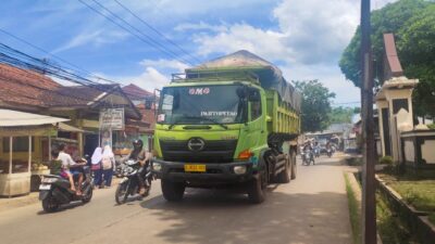 Jalan Parakanmuncang